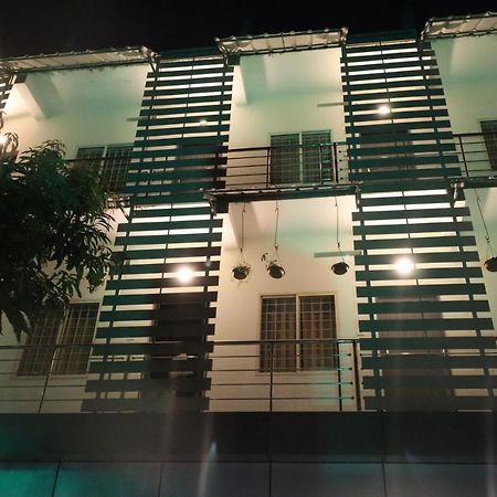 Jippus Galaxy Budget Air Port Hotel Kochi Exteriér fotografie